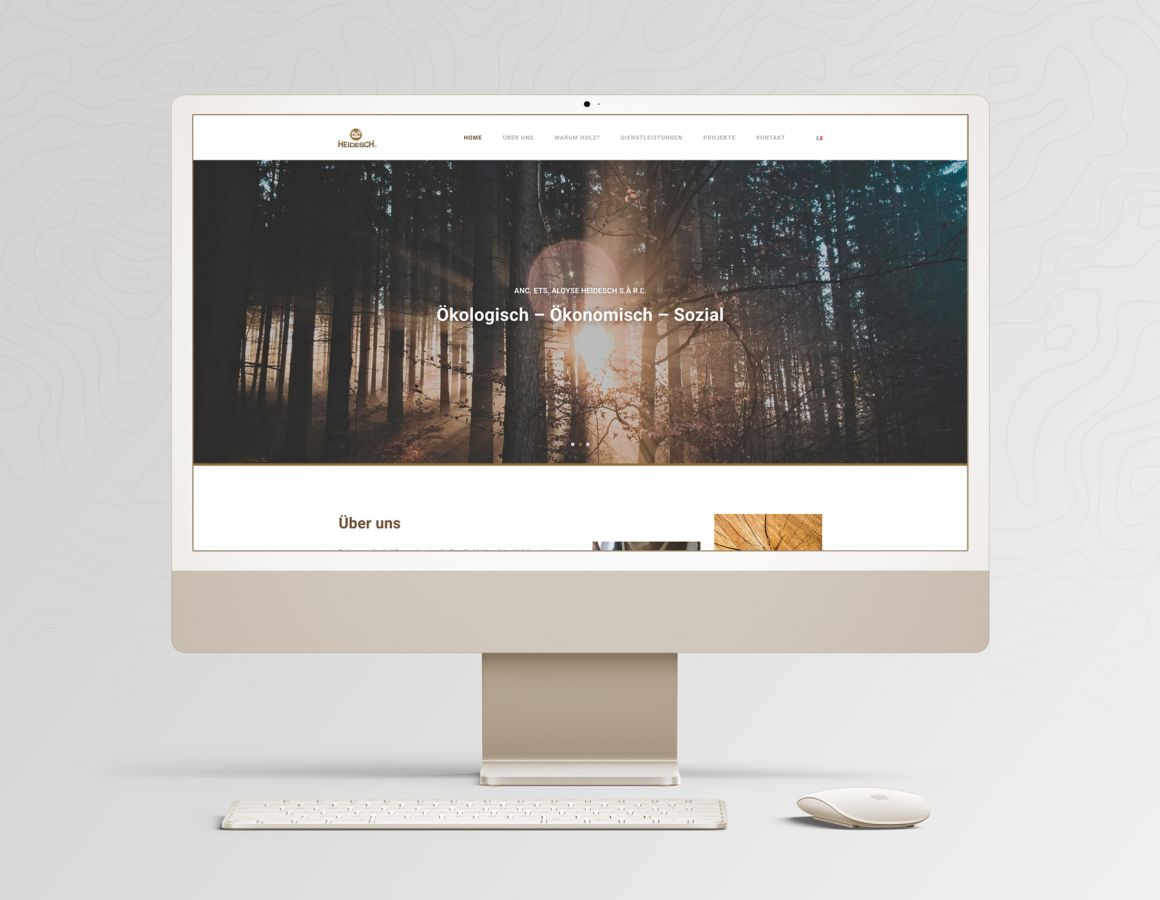 iMac which shows the homepage of Holzbau Heidesch.