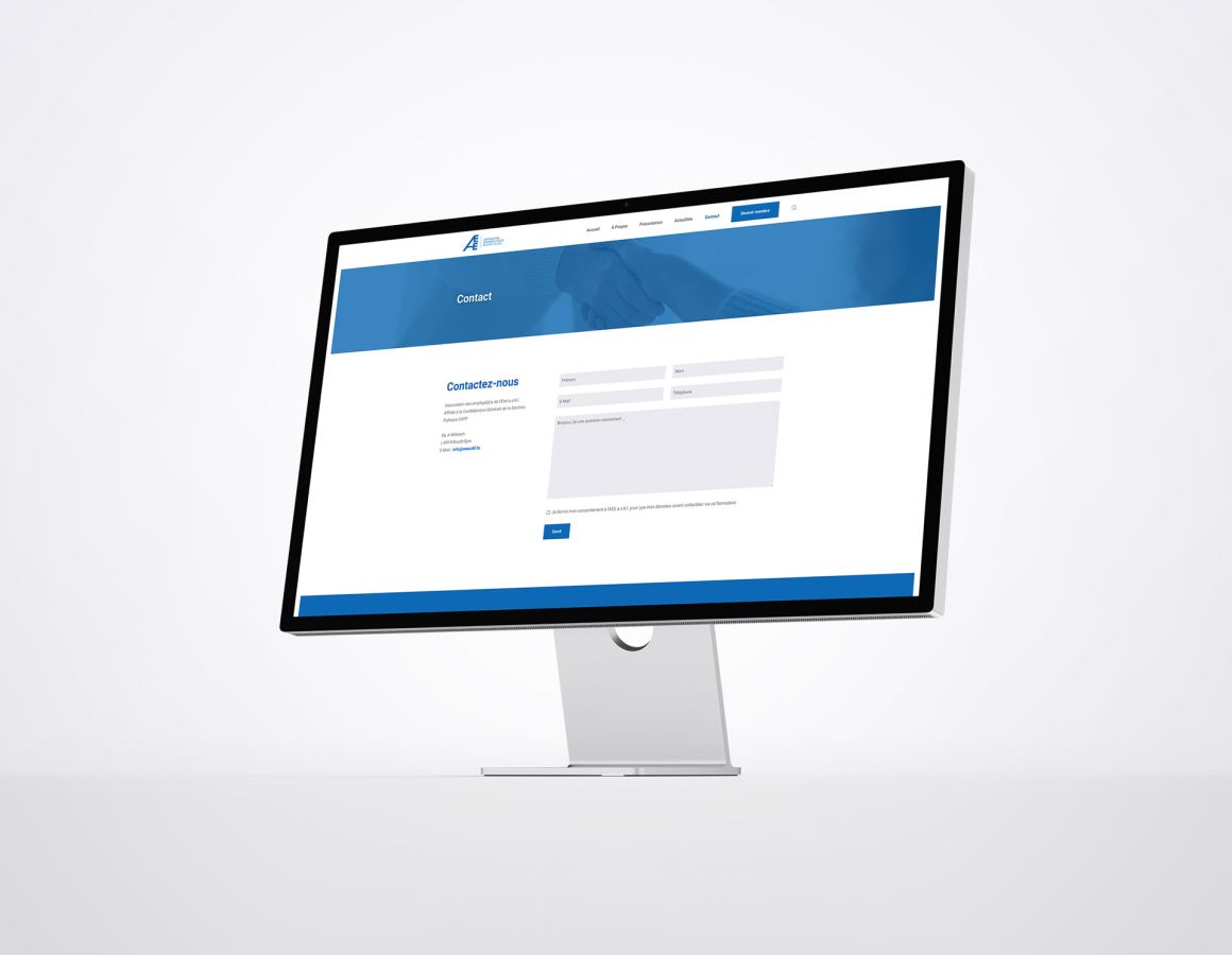 iMac showing the contact page with the contact form of AEE Asbl.